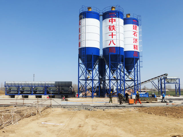 中鐵十八(ba)局穩定土(tǔ)廠拌設備(bèi)