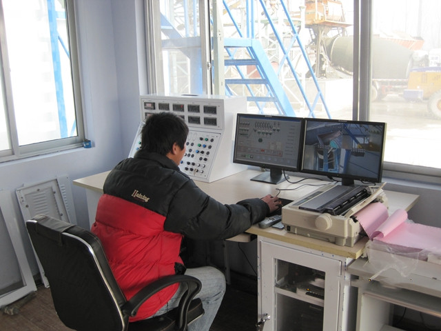 混凝(ning)土攪拌(ban)站水泥(ni)倉和控(kong)制系統(tong)的維護(hu)和保養(yang)